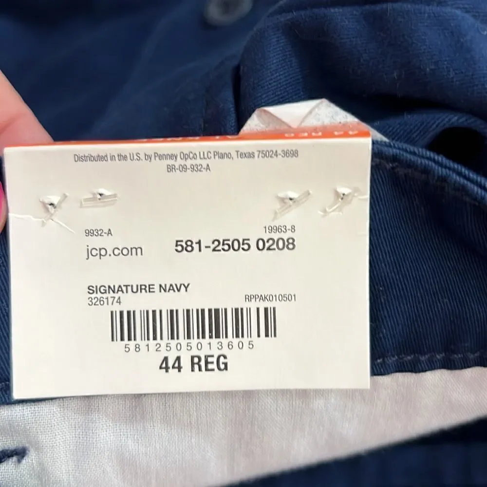 St. John’s Bay Navy Blue Cargo shorts size 44 NWT
